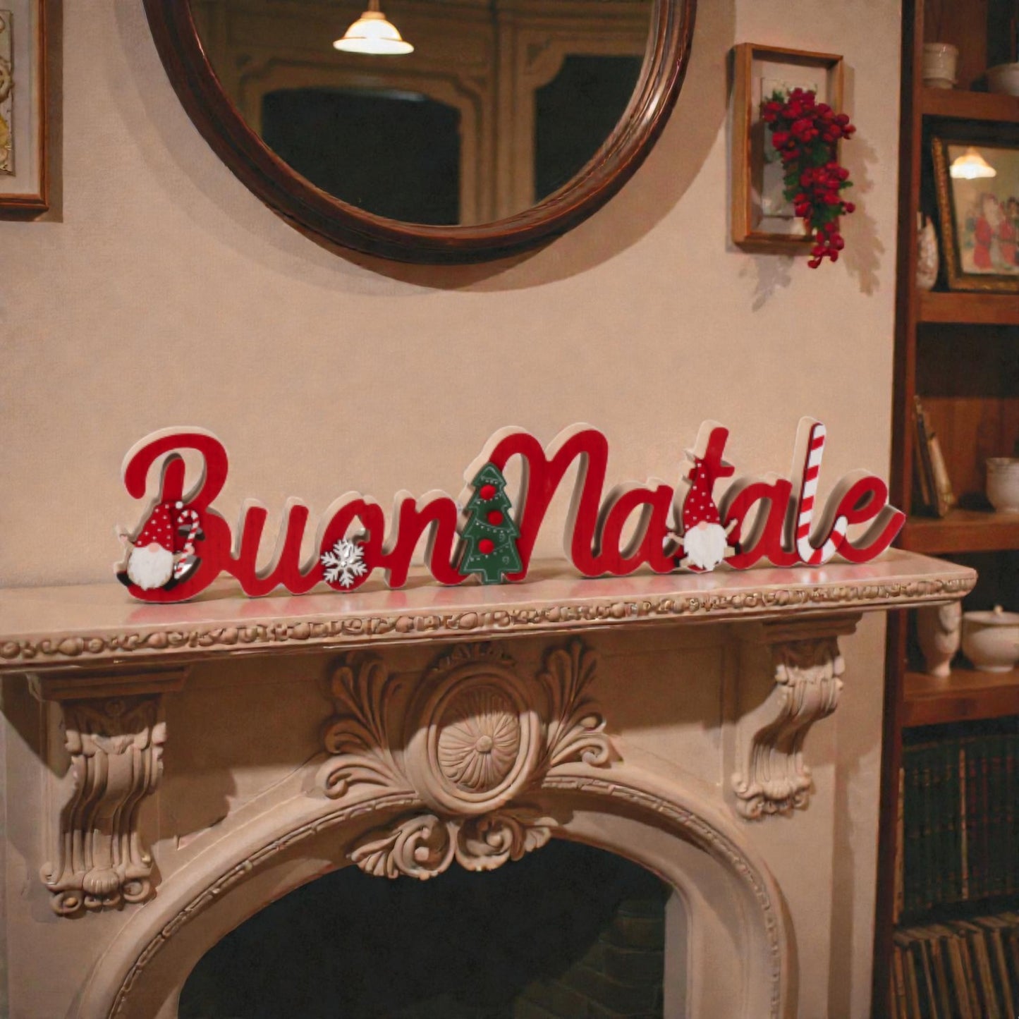 Decorazione di natale in MDF con scritta BUON NATALE rossa e forme di natale come alberi e gnomi di natale. Ambientata sopra ad un camino in una casa accogliente a natale.