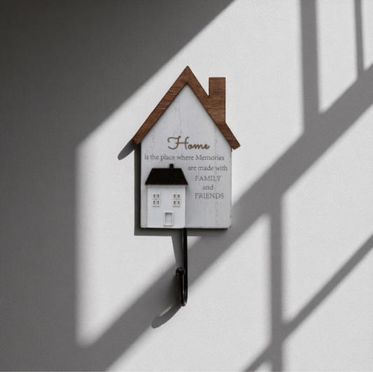 Appendiabiti in MDF e ferro a forma di casa. Venduto da Prodomo negozio online di Casalinghi