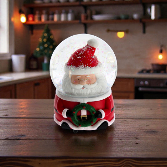 Palla di neve Natalizia a forma di babbo natale con testa dentro la sfera, ambientato in una casa natalizia