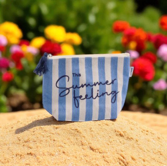 Pochette in cotone per la spiaggia e le uscite estive.
Venduto da Prodomo negozio online di Casalinghi