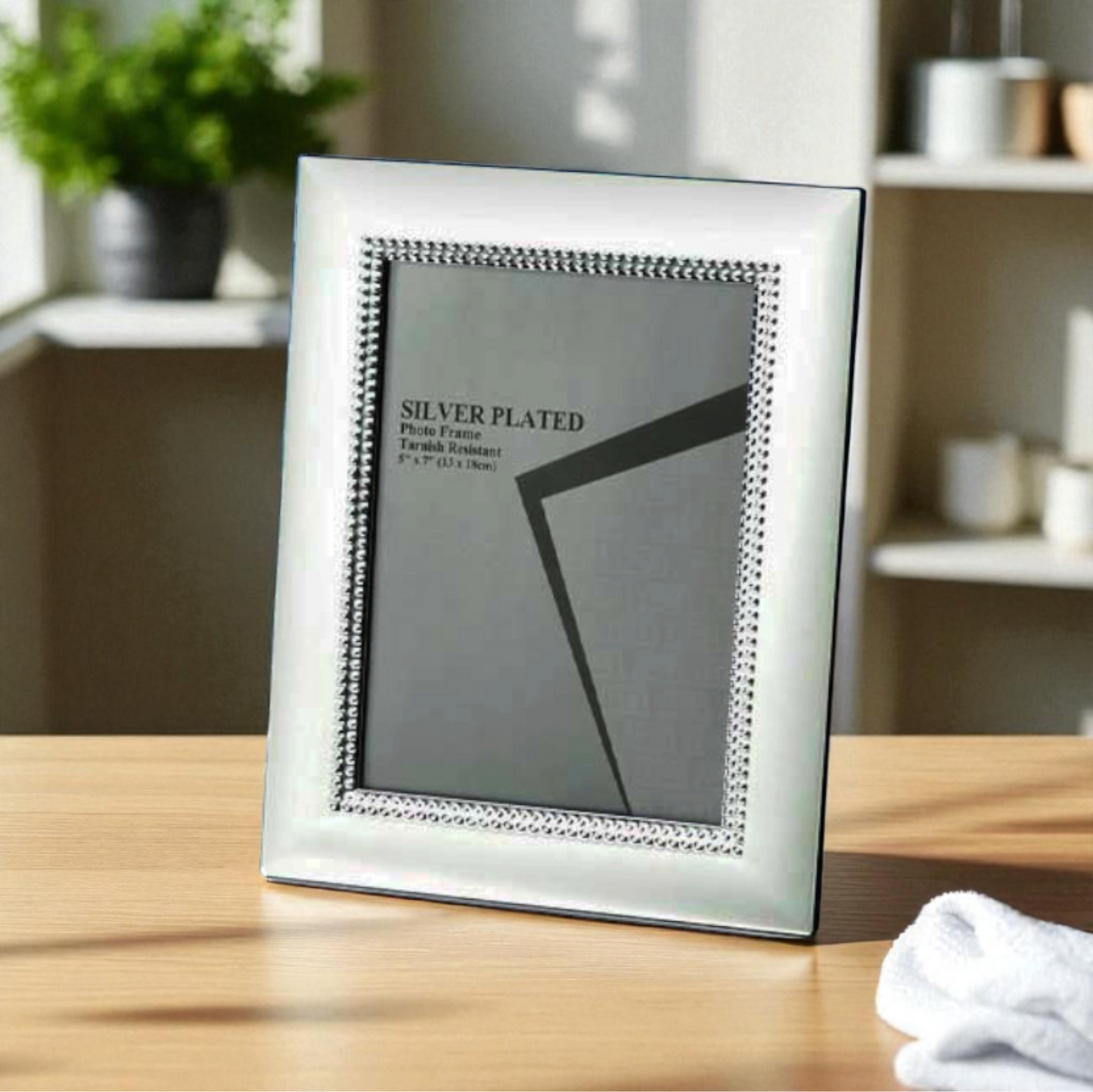 Cornice placcata in argento. Venduto da Prodomo negozio online di Casalinghi.