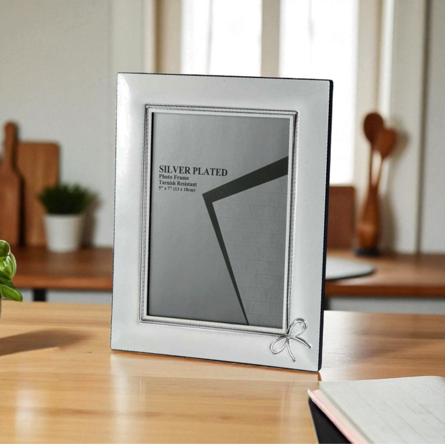 Cornice placcata in argento. Venduto da Prodomo negozio online di Casalinghi.