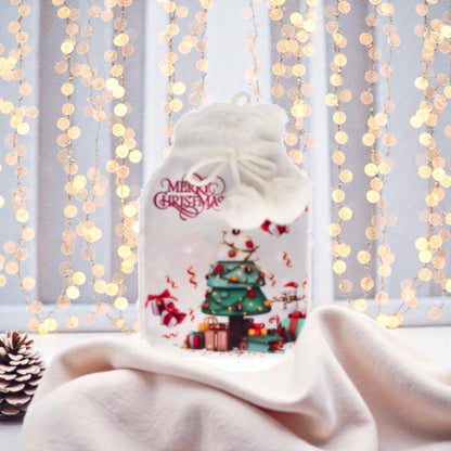 Borsa dell'acqua calda con motivo natalizio su tessuto e decori natalizi festivi.