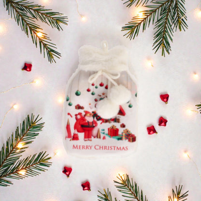 Borsa dell'acqua calda con motivo natalizio su tessuto e decori natalizi festivi.