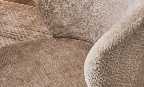 Set 2 Poltroncine Evelyn Imbottite in Tessuto con Gambe in Metallo