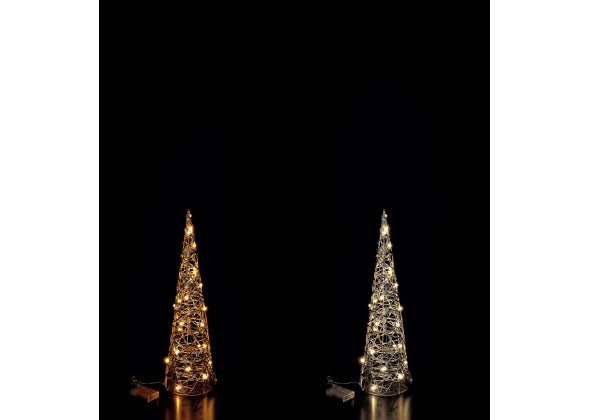 Decorazione di natale a forma di albero di natale in ferro con luci led su sfondo nero.