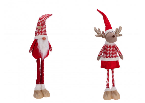 Gnomo e renna di natale con vestiti natalizi su sfondo bianco