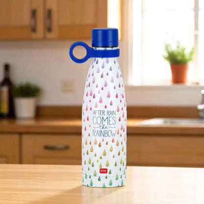 Borraccia Hot&Cold di Legami, colore after rain, ambientato in una cucina. Venduto da Prodomo Negozione online di caslighi