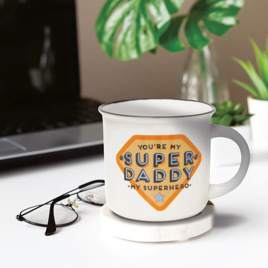 Tazza in porcella ambientata con grafica Super Daddy
Realizzata da Legami e venduta da Prodomo o Pro Domo