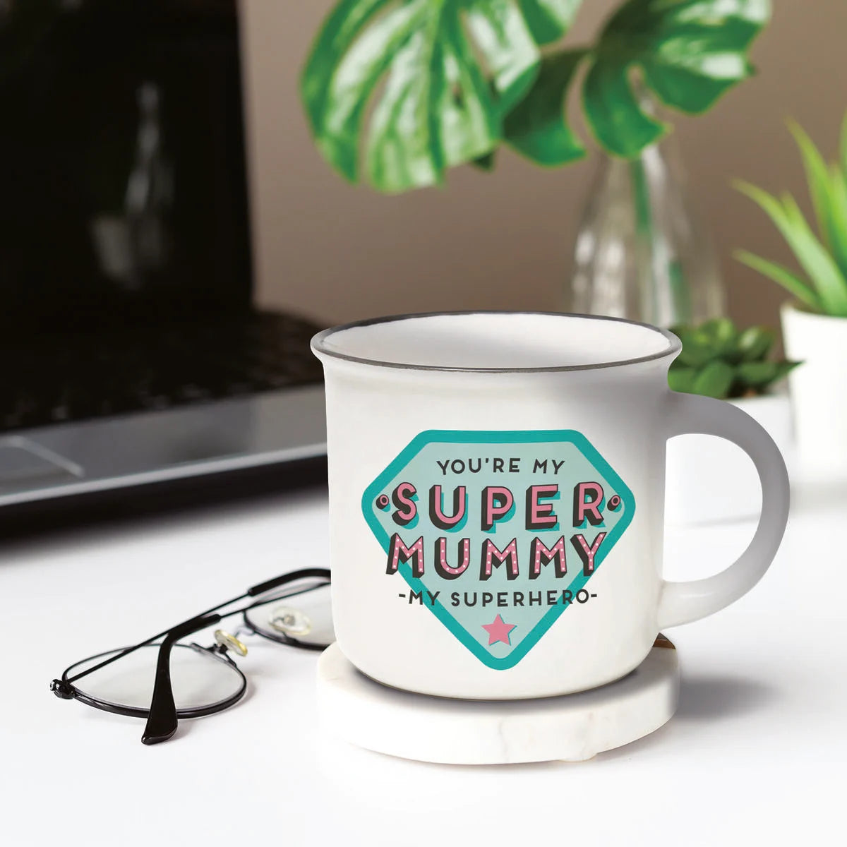 Tazza in porcella ambientata con grafica Super Mommy
Realizzata da Legami e venduta da Prodomo o Pro Domo