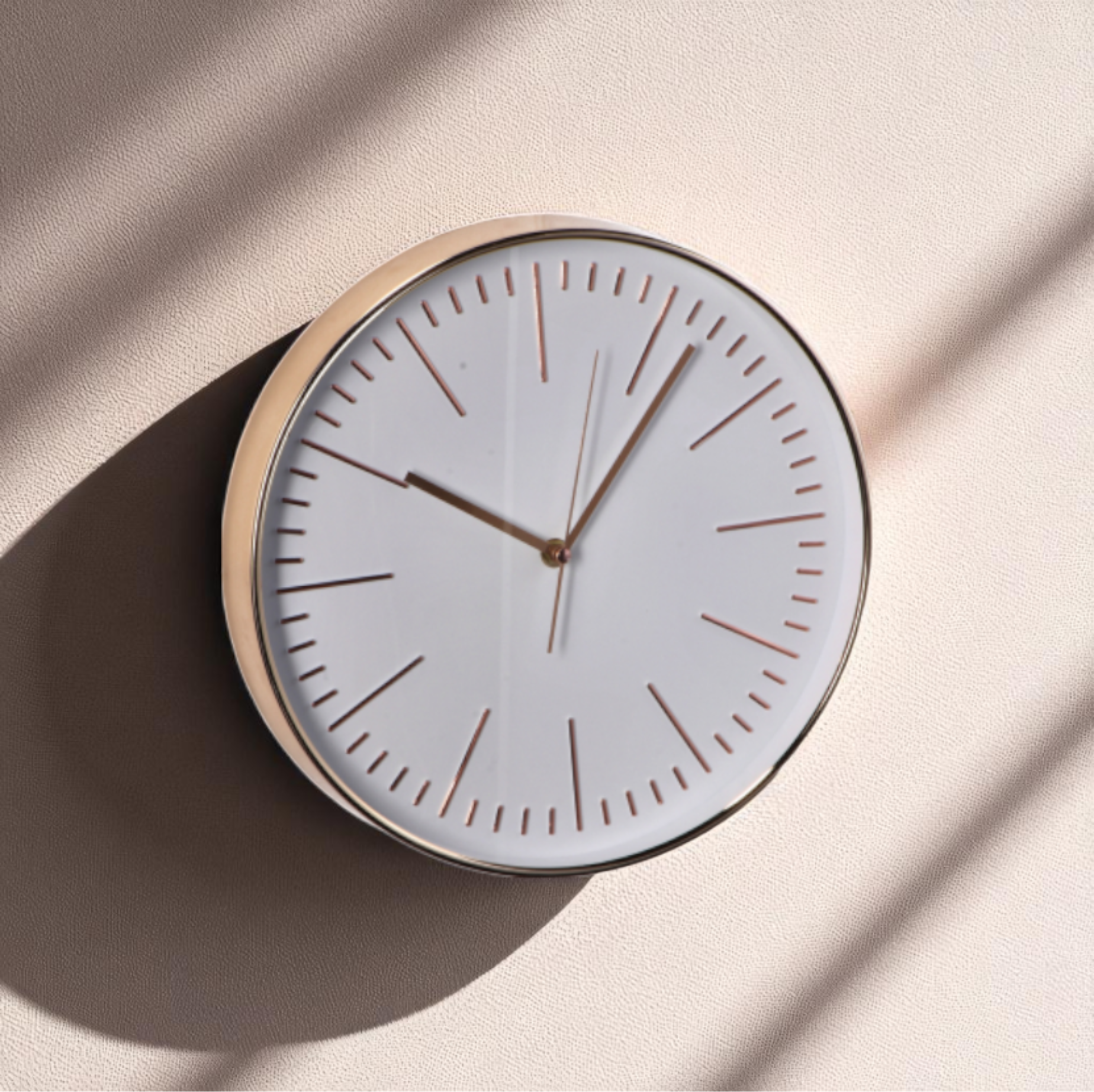 Orologio da parete in plastica. Venduto da Prodomo negozio online di Casalinghi