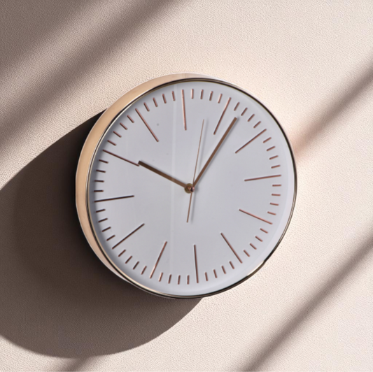 Orologio da parete in plastica. Venduto da Prodomo negozio online di Casalinghi