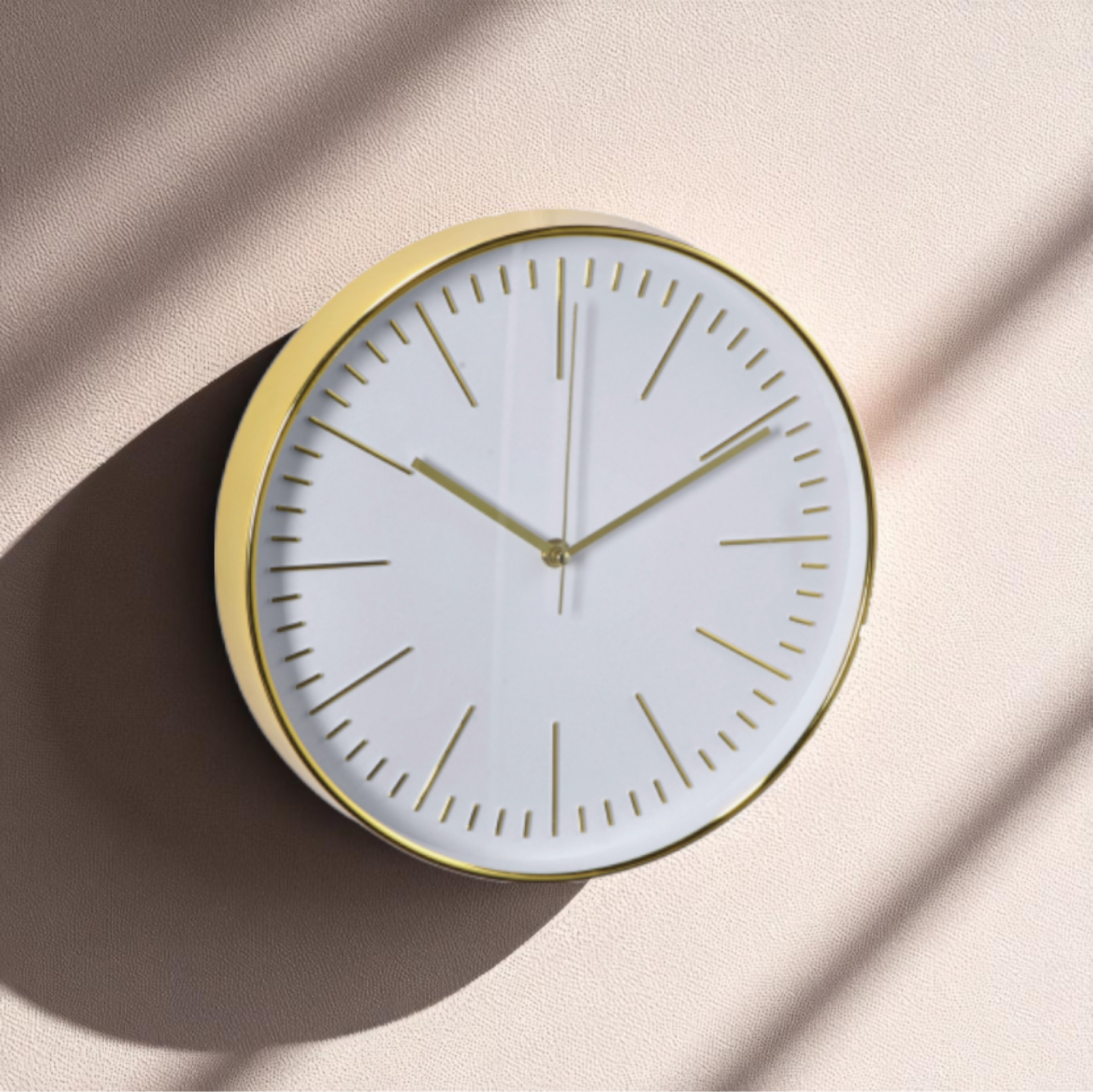 Orologio da parete in plastica. Venduto da Prodomo negozio online di Casalinghi
