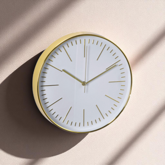 Orologio da parete in plastica. Venduto da Prodomo negozio online di Casalinghi