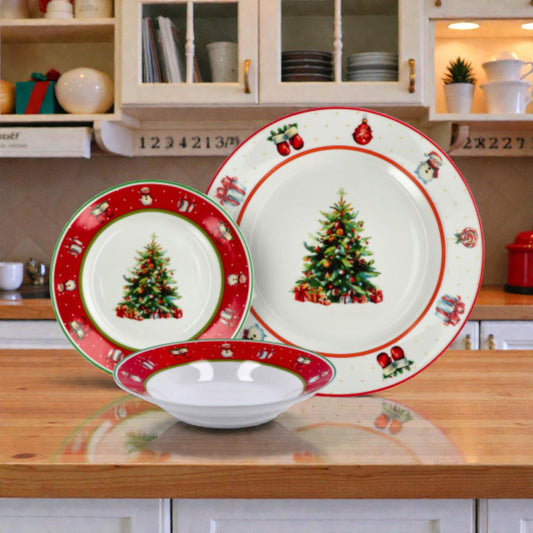 Servizio Piatti di natale con righe rossa e verde e disegno di albero natalizio su un piano in legno. Servizio da 8 pezzi