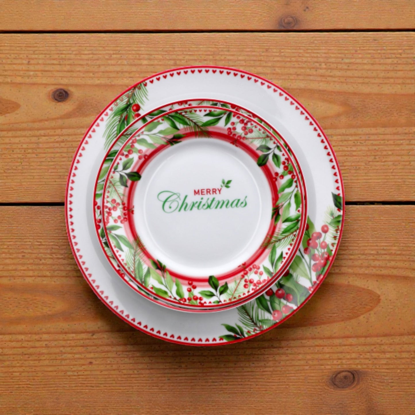 Servizio piatti da 18 pezzi merry christmas in porcellana bianco con disegni vischio e righe rosse e verdi.