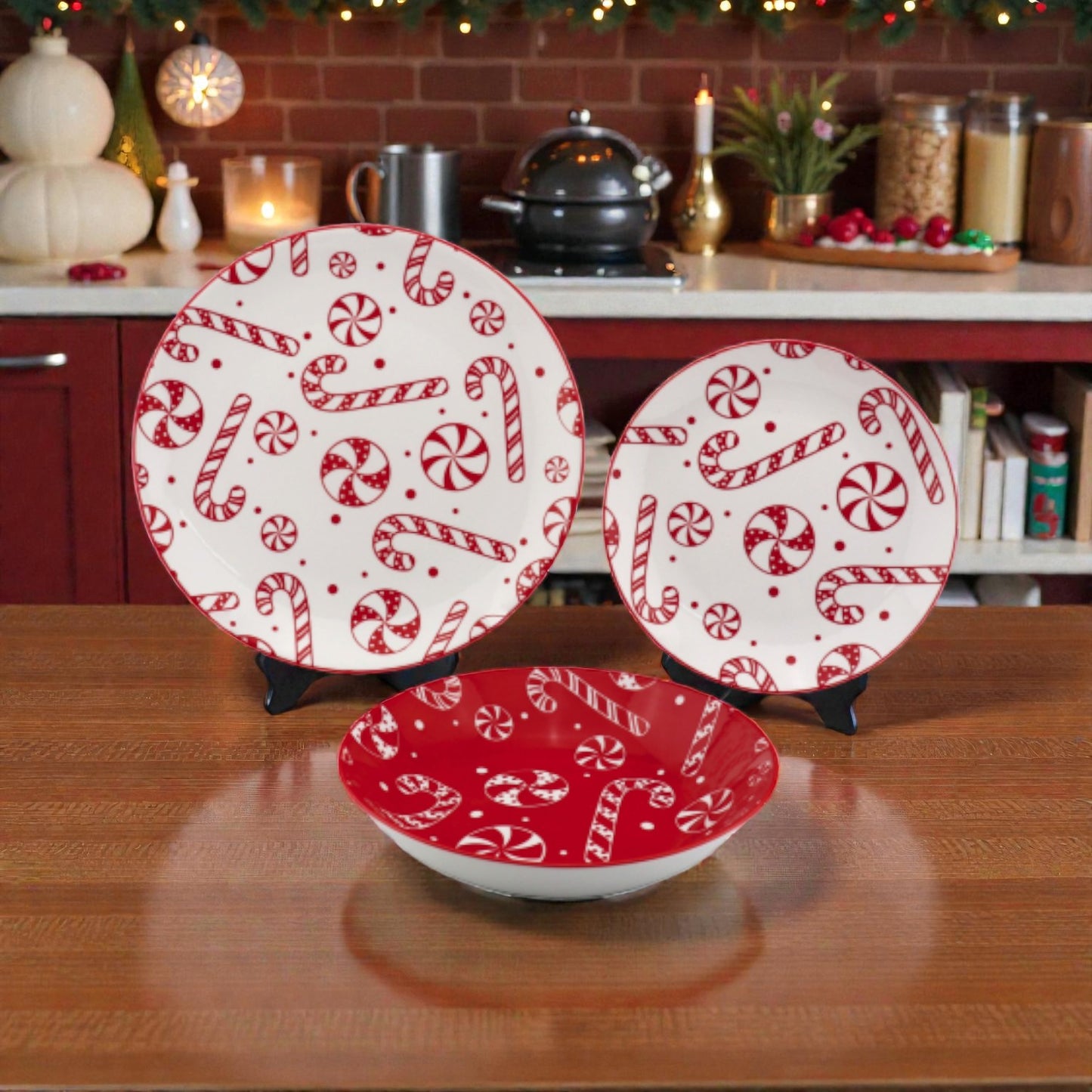 Servizio piatti natalizi con motivo caramella di natale, ambientati in una casa accogliente.