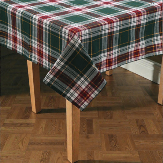 Tovaglia di Natale verde plaid Melin in tessuto con motivi natalizi, su sfondo bianco