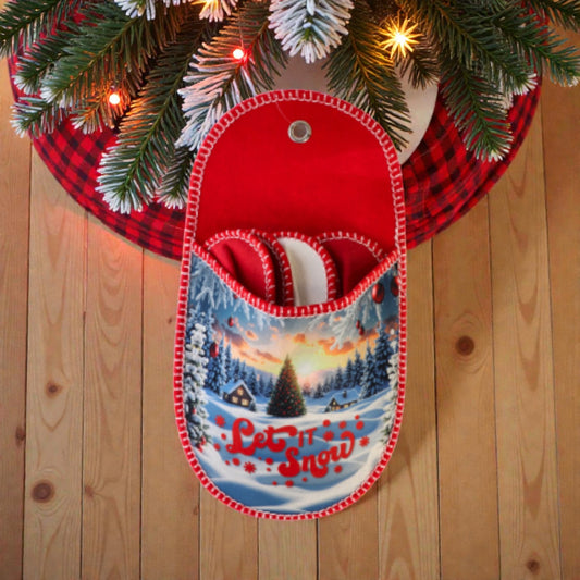 Set 3 ciabatte di natale per ospiti e feste su sfondo in legno accogliente.